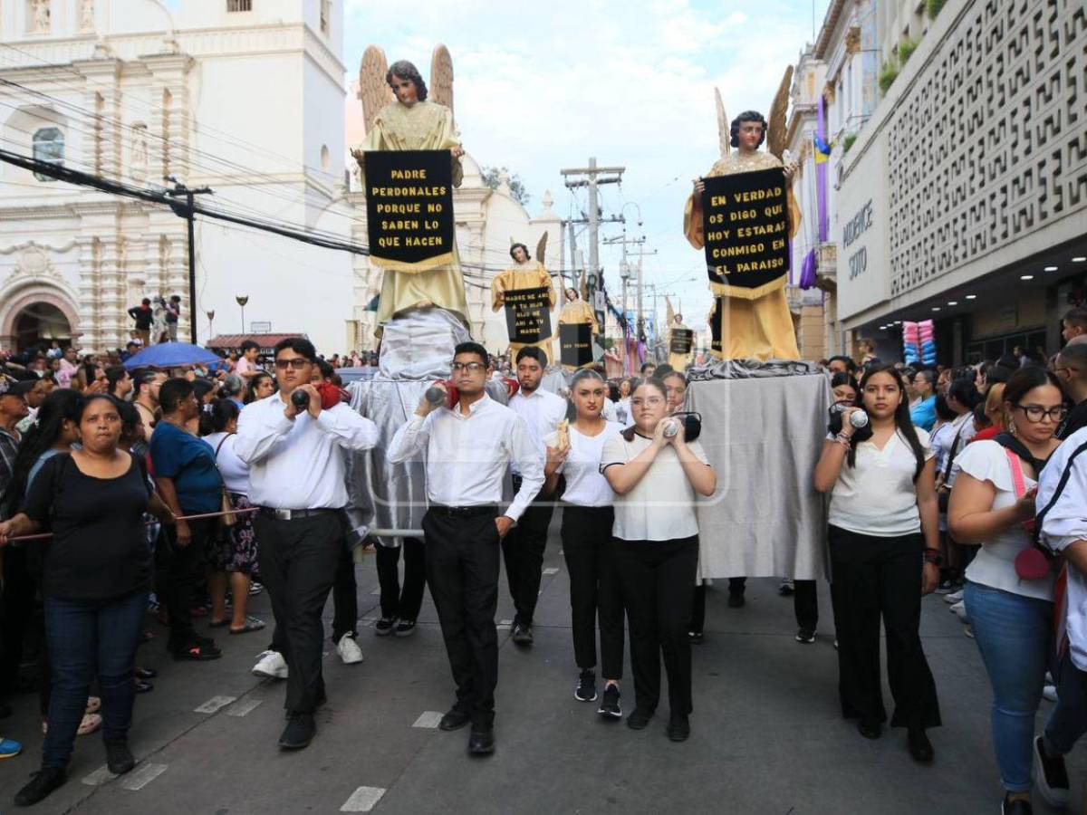 Solemne procesión del Santo Entierro recorre el centro de Tegucigalpa este Viernes Santo