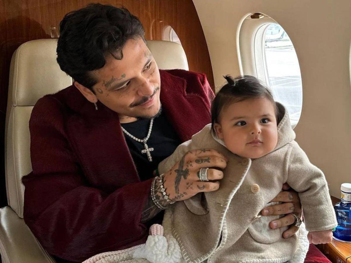 Cazzu acusa a Christian Nodal de bloquear el permiso de viaje para su hija Inti