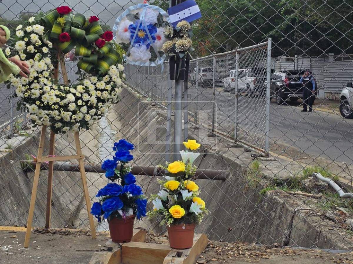Emotivo homenaje a Kevin Pérez, policía que murió tras lanzarse a una quebrada para salvar a dos niños en SPS