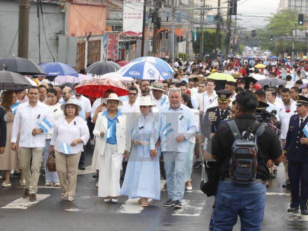San Pedro Sula se viste de patriotismo y así desfila en los 204 años de independencia patria