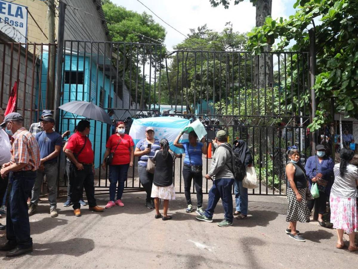 Amenazas a muerte y patronato impuesto: Vecinos de Lomas del Diamante protestan frente a la Alcaldía