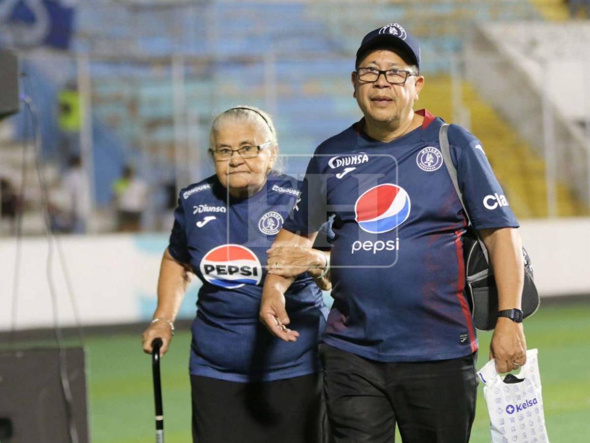 Motagua vs FAS: barra salvadoreña denuncia lo que le hicieron y, ¿quién es la bella chica?