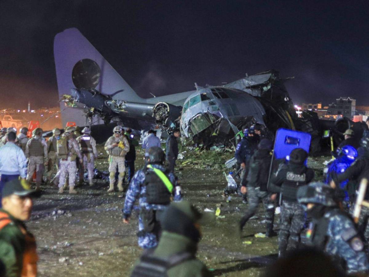 “Perdí a mi papá, mi esposa y a mi bebé”: despiden a 22 víctimas de accidente aéreo en Bolivia