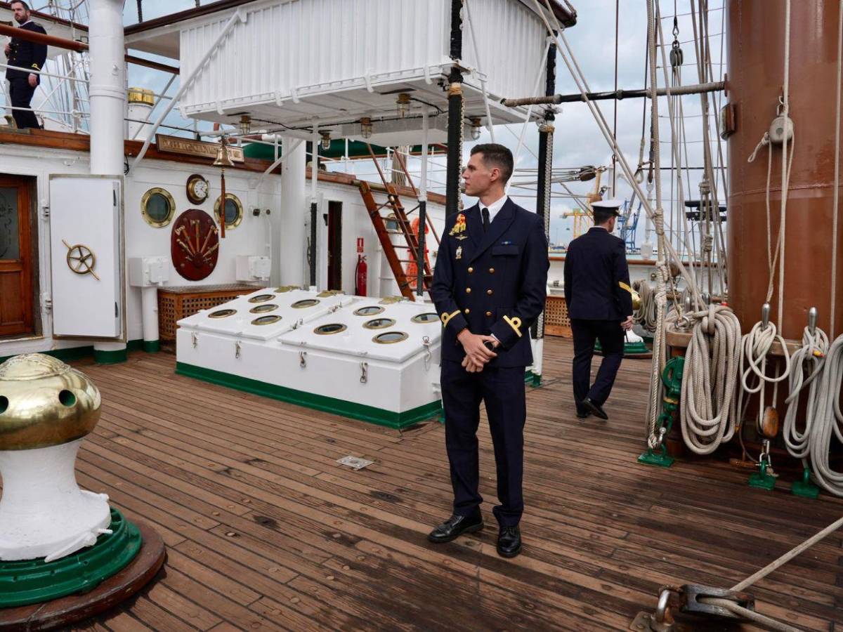 Princesa Leonor se embarca en el buque Elcano; estará en alta mar seis meses Princesa Leonor se embarca en el buque Elcano; estará en alta mar seis meses