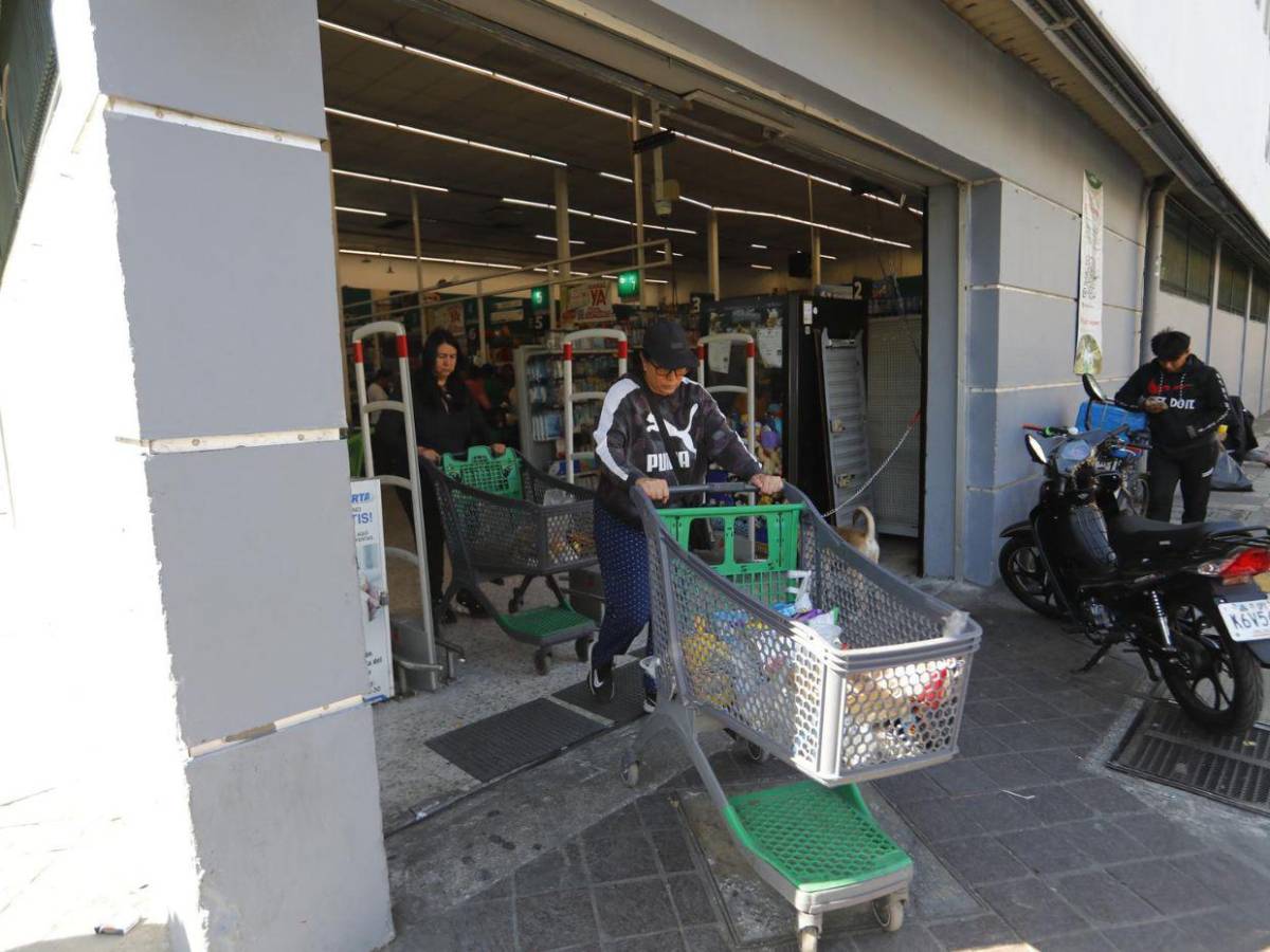 Tensa calma se vive en México, el día después de la muerte de El Mencho