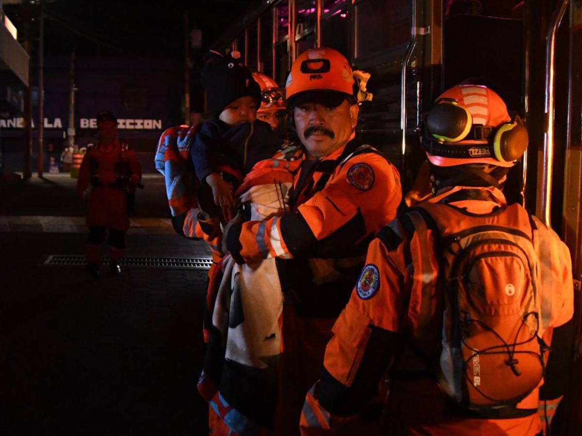 Dos aldeas evacuadas ante aumento de erupciones de Volcán de Fuego en Guatemala