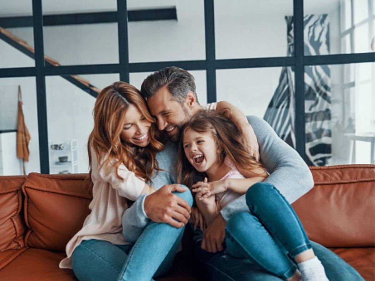 El círculo familiar perfila el carácter que un menor desarrollará, por lo que es de suma importancia asegurarse de que está proveyendo la mejor fundación emocional en ellos.