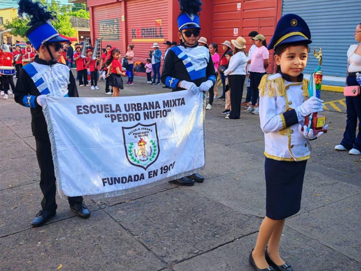 Con carrozas, música, bailes y bellas palillonas, Choluteca celebra su 180 aniversario​​​​​