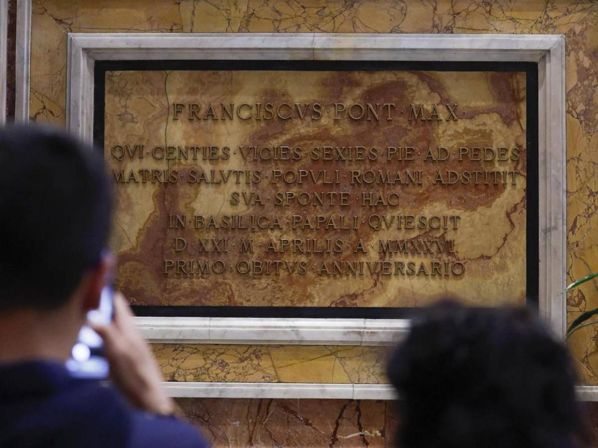 Entre oraciones y memoria viva, Santa María la Mayor honra a Francisco a un año de su partida