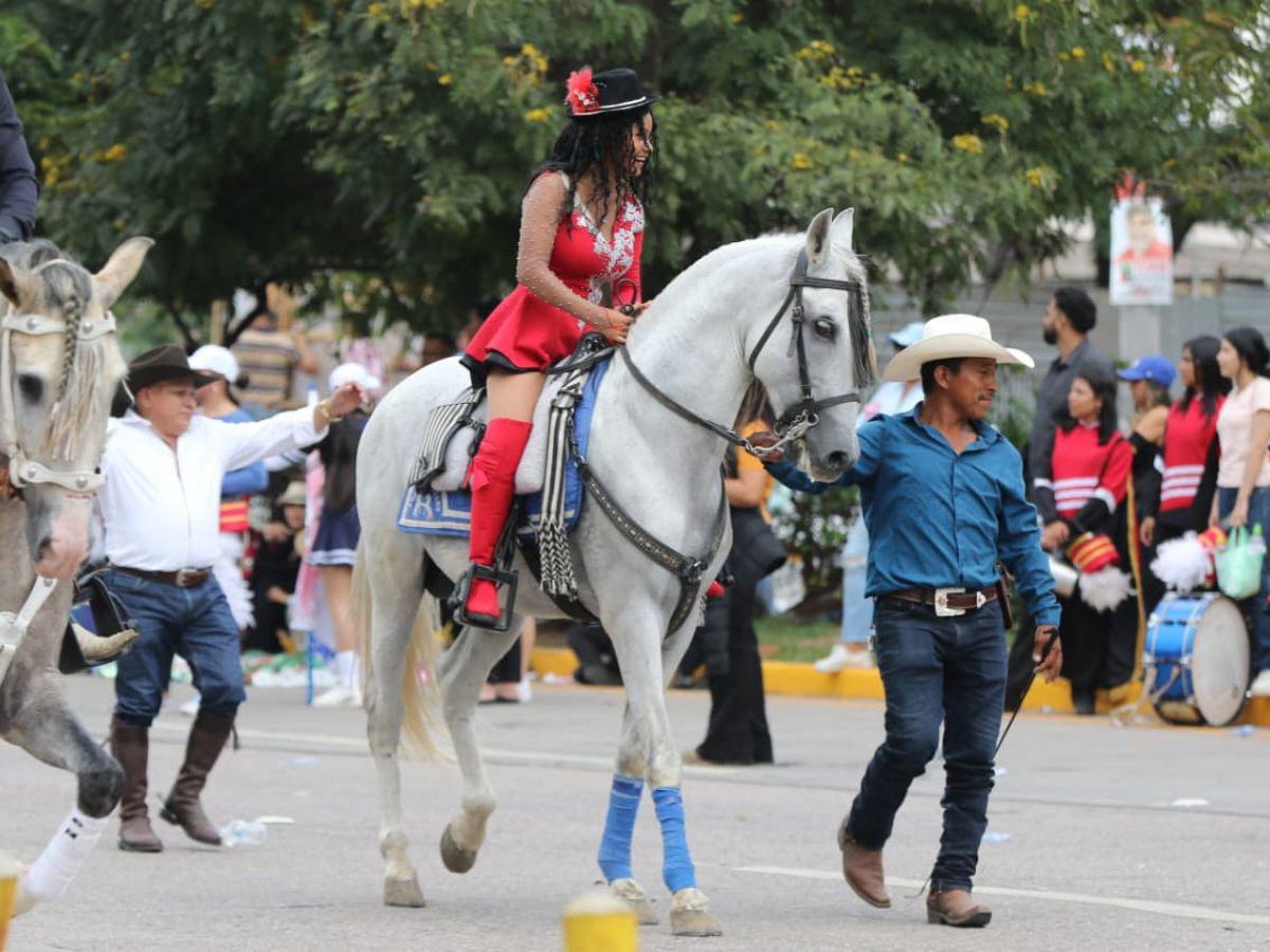 Tegucigalpa celebra 447 años con carnaval, música y alegría: así se vive el ambiente