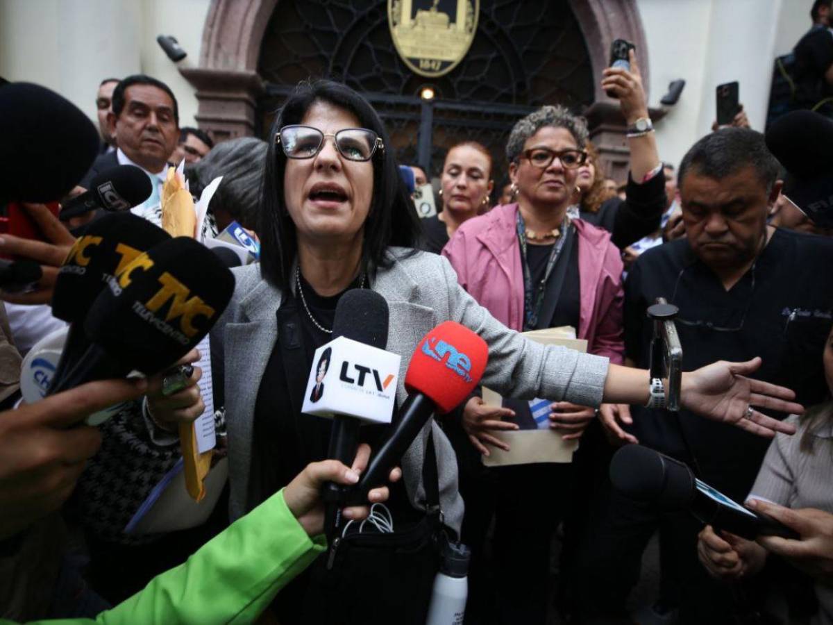 Las imágenes que dejó la sesión de la oposición en los bajos del Congreso Nacional