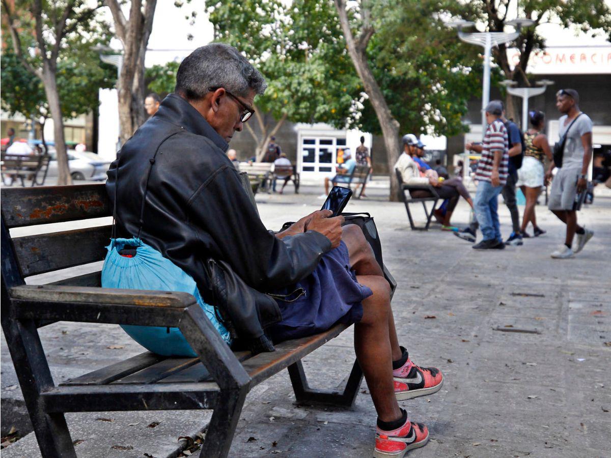 Sin datos en celulares, llamadas ni internet en casa: apagón deja en crisis energética a Cuba