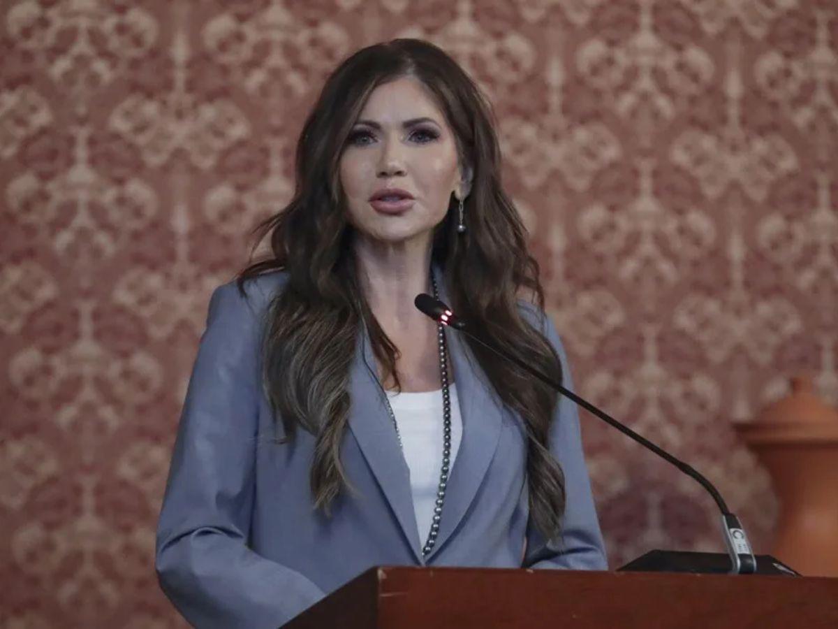 ¿Quién es Kristi Noem, la exsecretaria de Seguridad Nacional destituida por Trump?