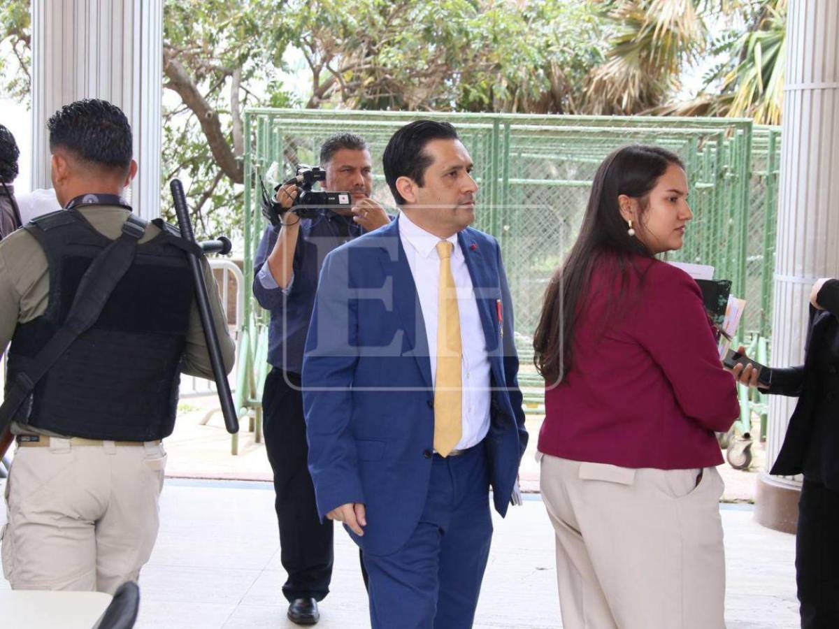La verdad me asiste: llegada de Mario Morazán al CN para audiencia de juicio político