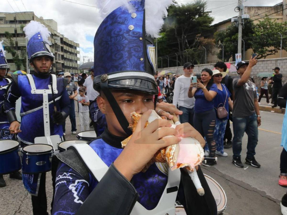 Patriotismo y creatividad, los mejores trajes de las bandas en los desfiles patrios Honduras 2025