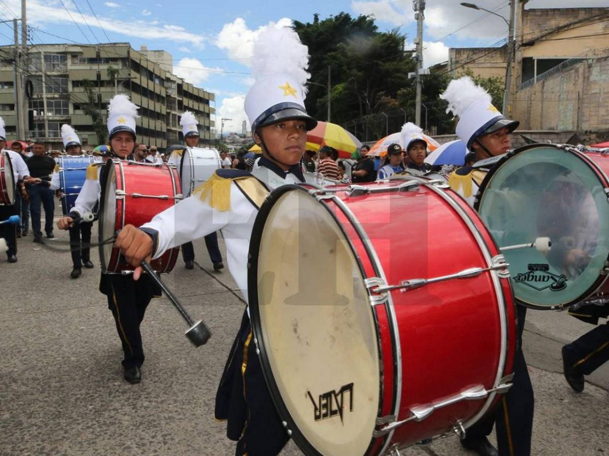 Patriotismo y creatividad, los mejores trajes de las bandas en los desfiles patrios Honduras 2025