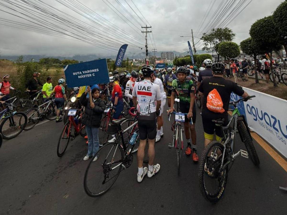 Entre tensión y emoción, así estaban los ciclistas antes de arrancar la Vuelta EL HERALDO 2025