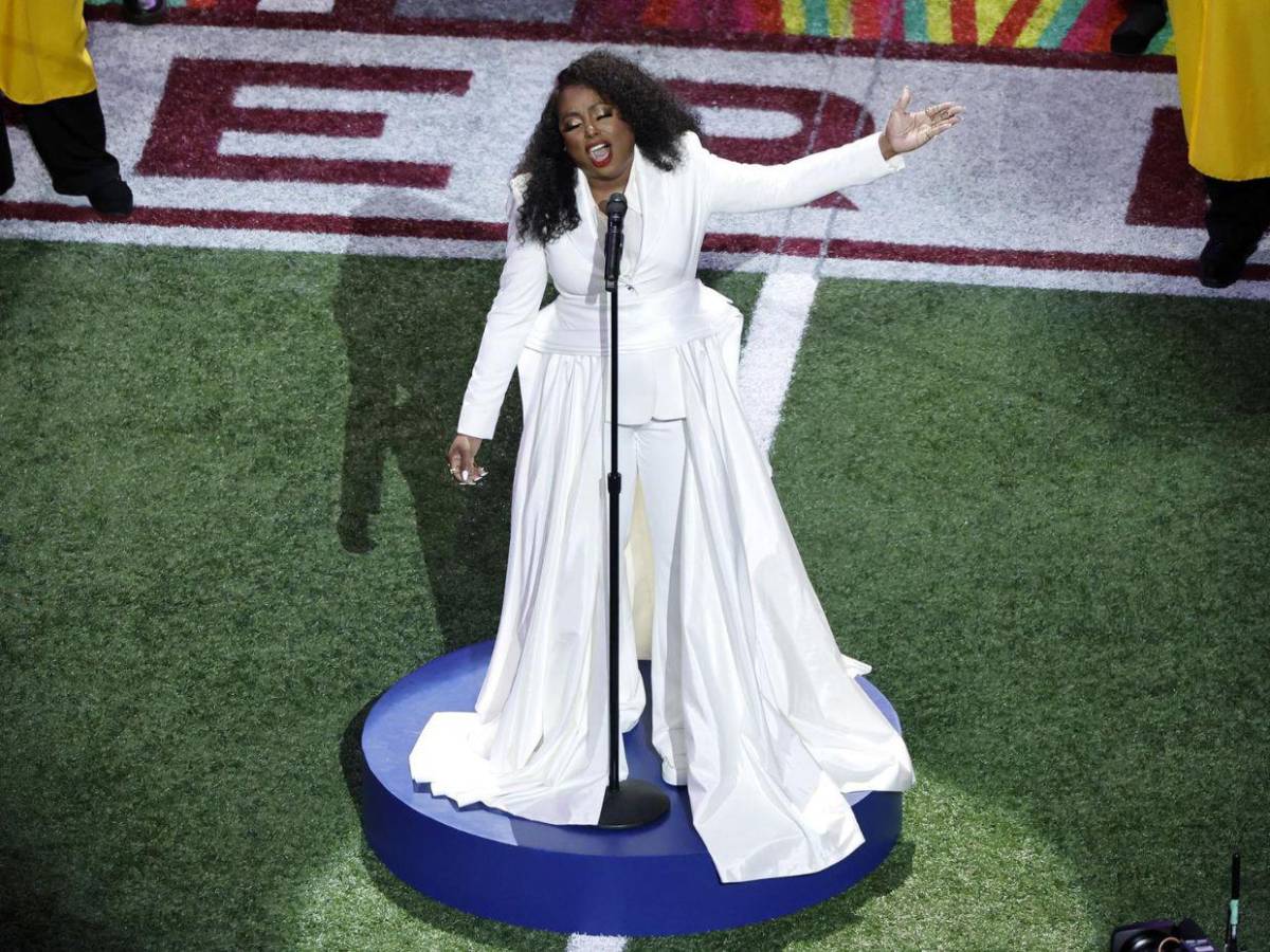 Super Bowl: Ledisi y coro estudiantil conmueven con himno de igualdad
