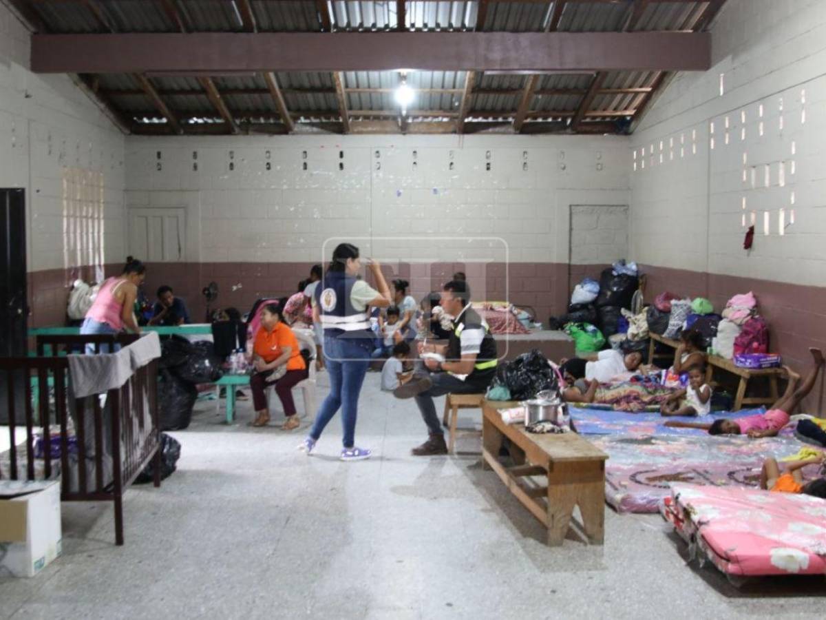 A una semana del desastre, damnificados de Villa Unión siguen sin regresar a sus hogares