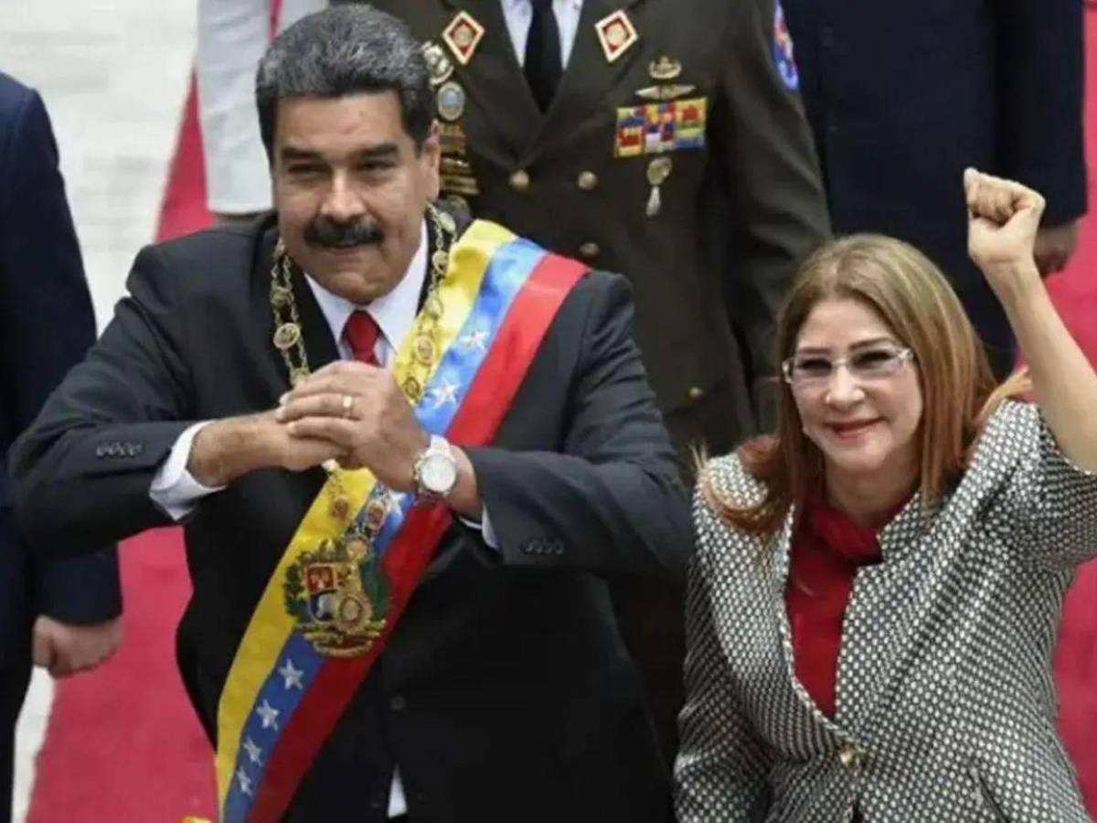 “Aceptó cientos de miles de dólares en sobornos”: De esto acusan a la esposa de Maduro