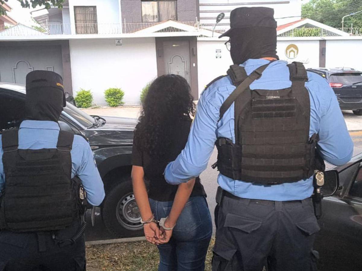 Con pistola de juguete y fingiendo ser del Cártel del Diablo: así extorsionaba La Morena