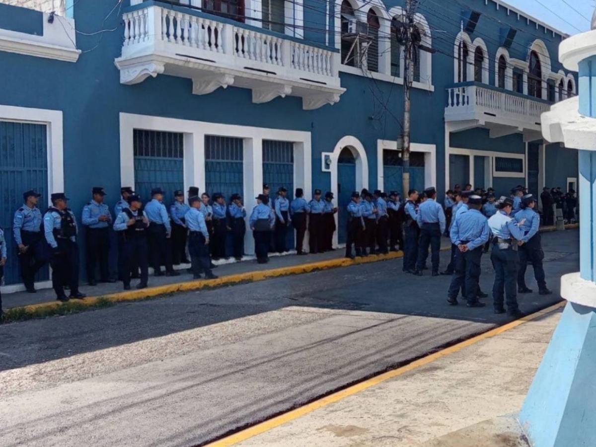 Fuerte resguardo policial en sede del Partido Nacional durante marchas del 1 de mayo