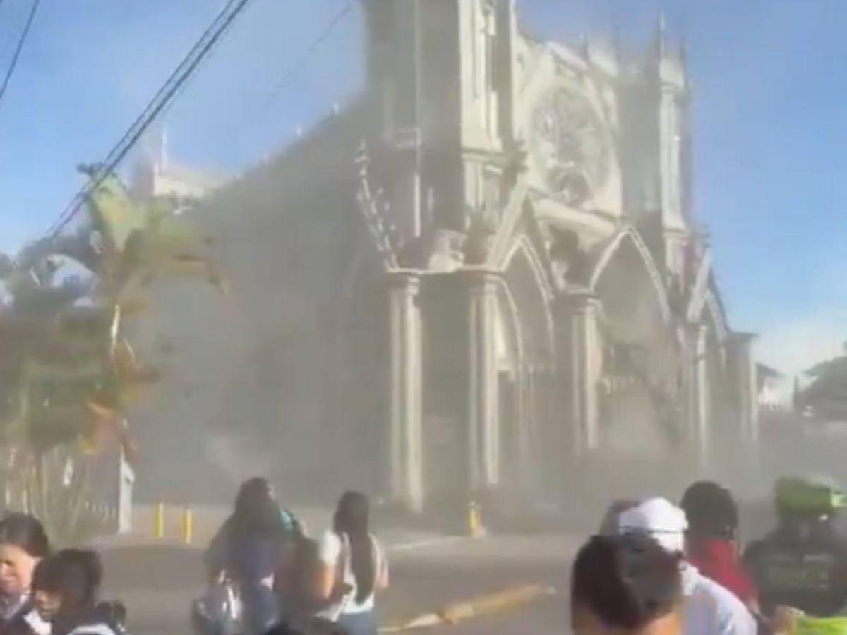 Escombros caían: Así cedió parte de la Catedral de Manizales tras terremoto de 7.4 en Colombia