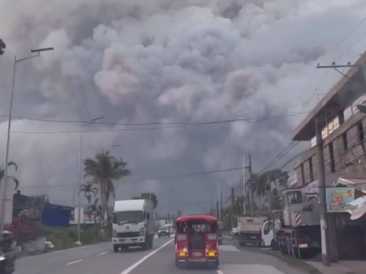 Imágenes de la actividad del volcán Mayón: Evacuan a 1,500 familias en Filipinas