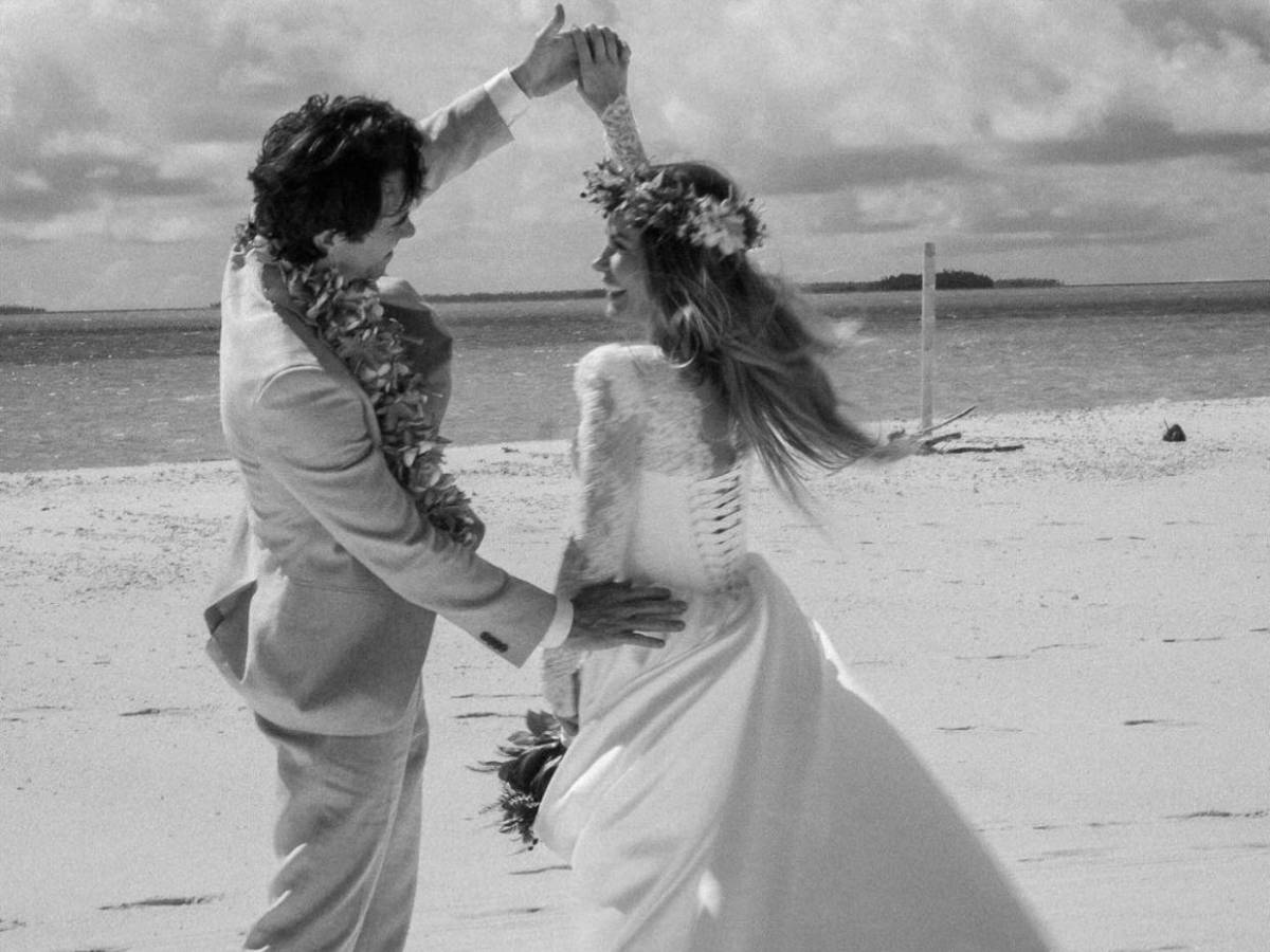 La viuda de Hugh Hefner contrae matrimonio en una ceremonia íntima en el Pacífico