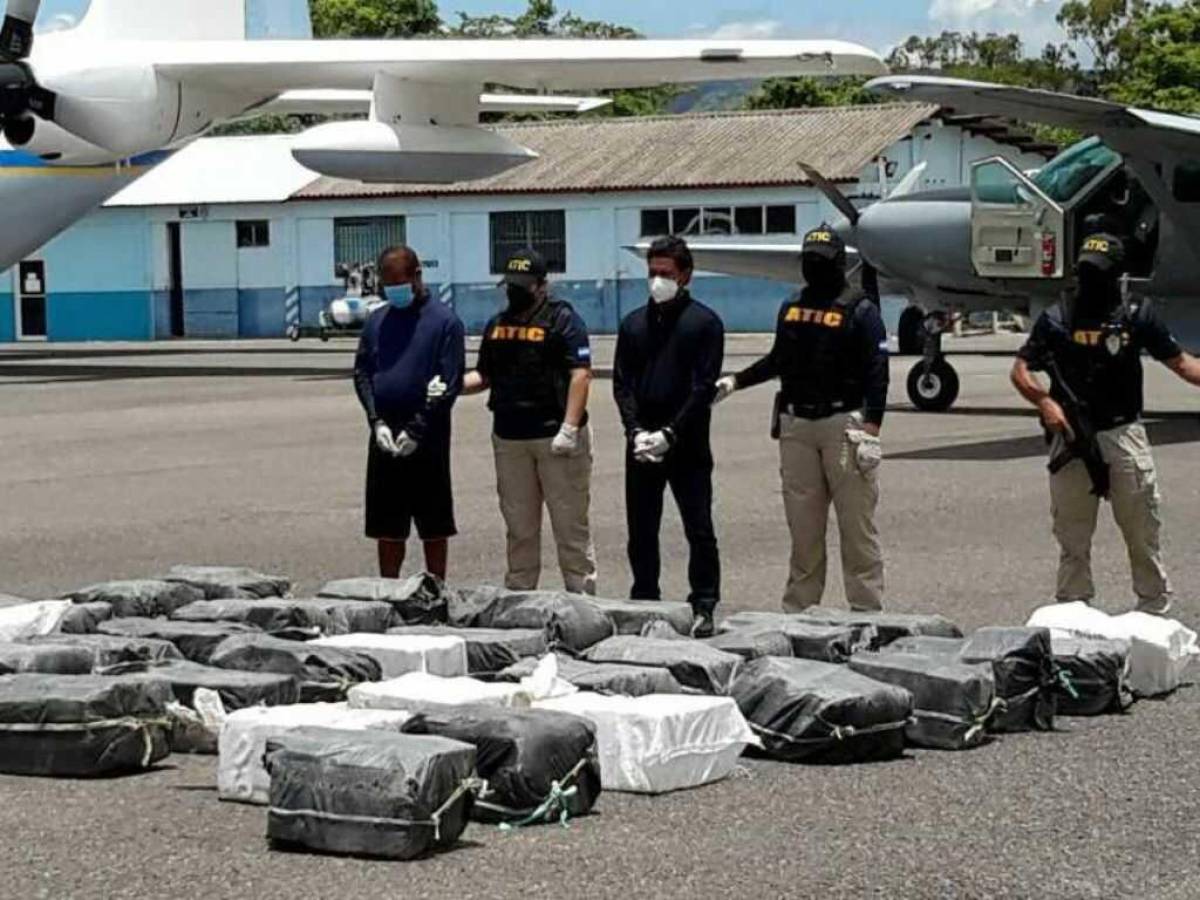 Por traficar 901 kilos de cocaína, condenan a 12 años de prisión a dos hondureños