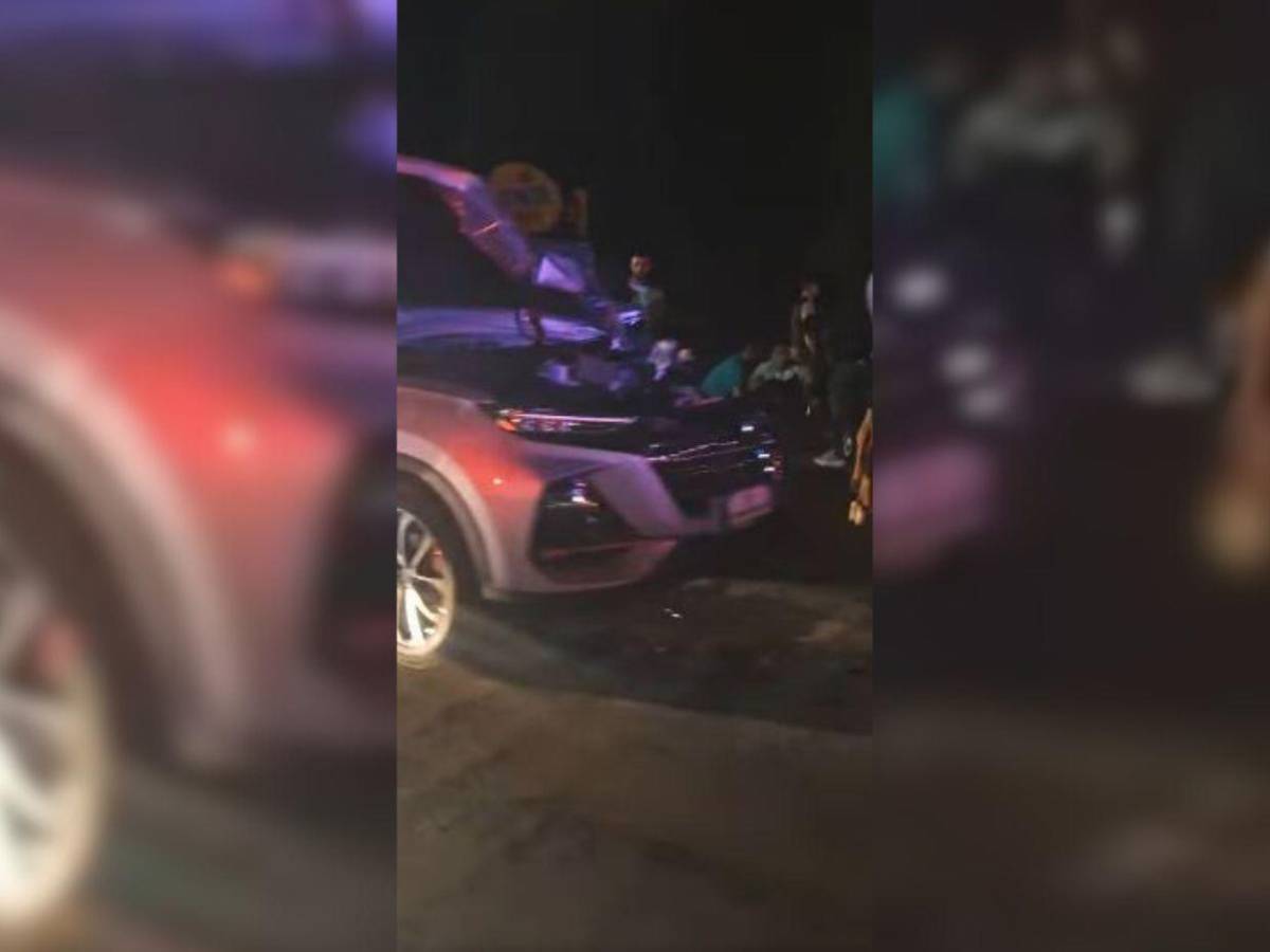 Así quedó el carro del “Droopy” Gómez luego que un vehículo pesado le quitara la vía