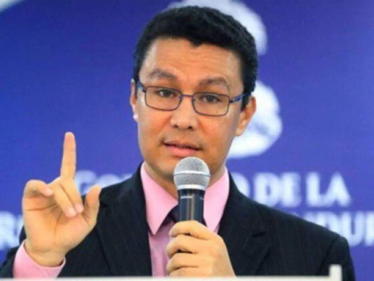 Ebal Díaz afirma que dará su versión de las acusaciones cuando el familión se vaya