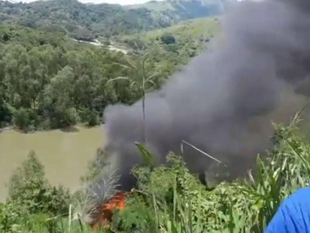 Muerte y llamas: Así ocurrió el accidente de bus en Cofradía que cayó a abismo y se incendió