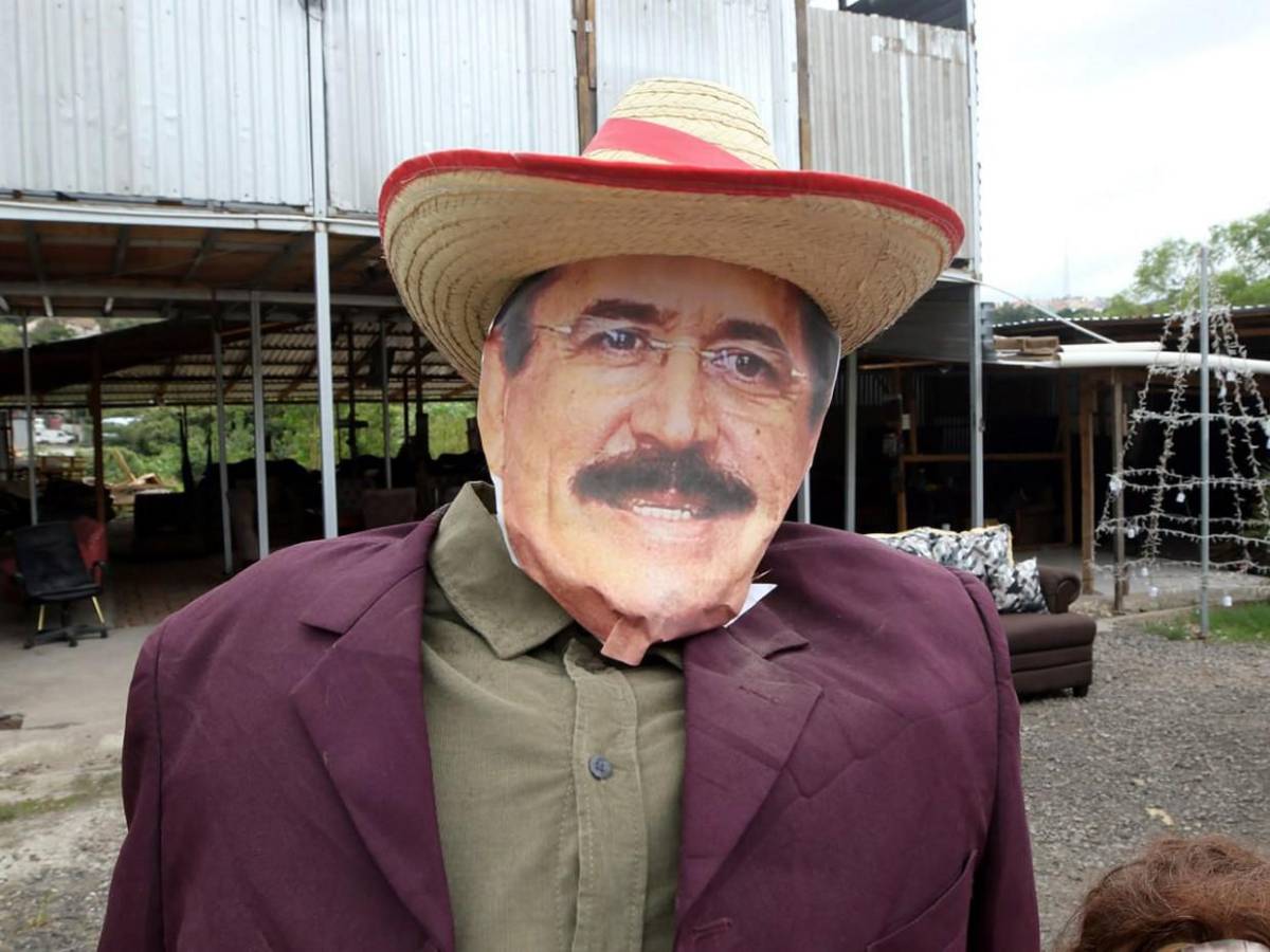 Creativos Años Viejos se preparan para despedir el 2025 en la capital