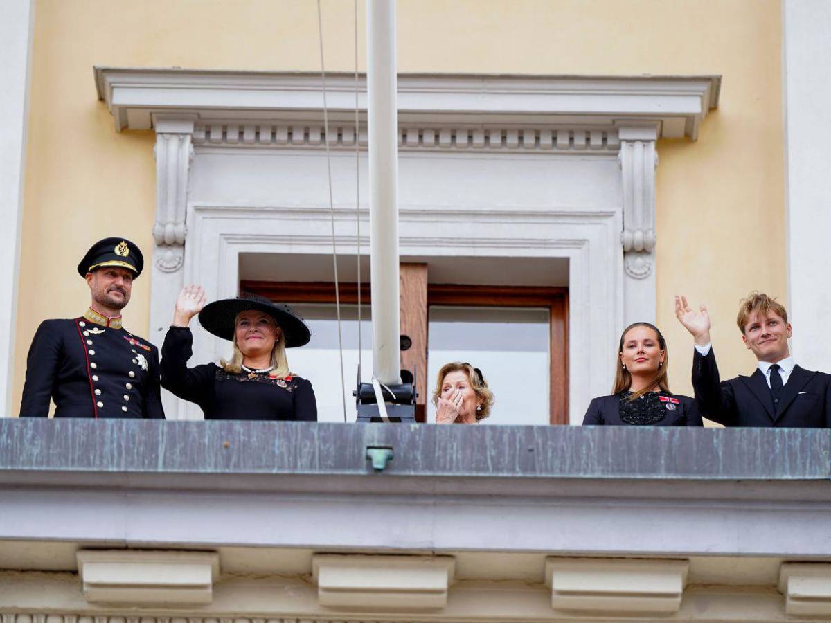 Noruega da último adiós al rey Harald V y bienvenida al nuevo monarca Haakon VIII