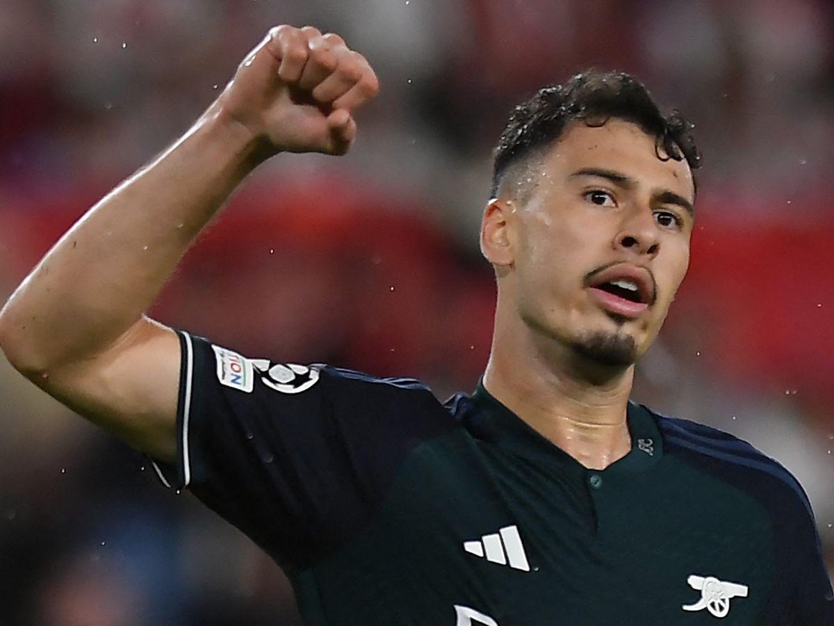 Arsenal gana sufriendo pero con pie seguro ante el Sevilla en la Champions League