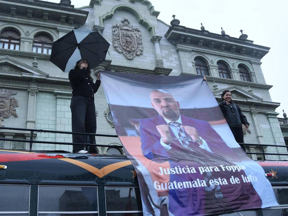 Rituales mayas y pedidos de justicia en masiva despedida a exfiscal Francisco Foppa en Guatemala
