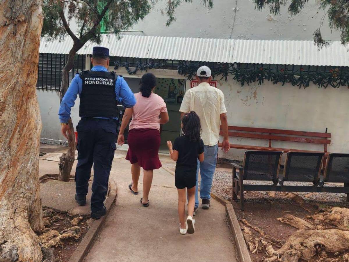 Llegó con un cuchillo y confrontó a la Policía: el caso de una madre en un kínder de la colonia Australia
