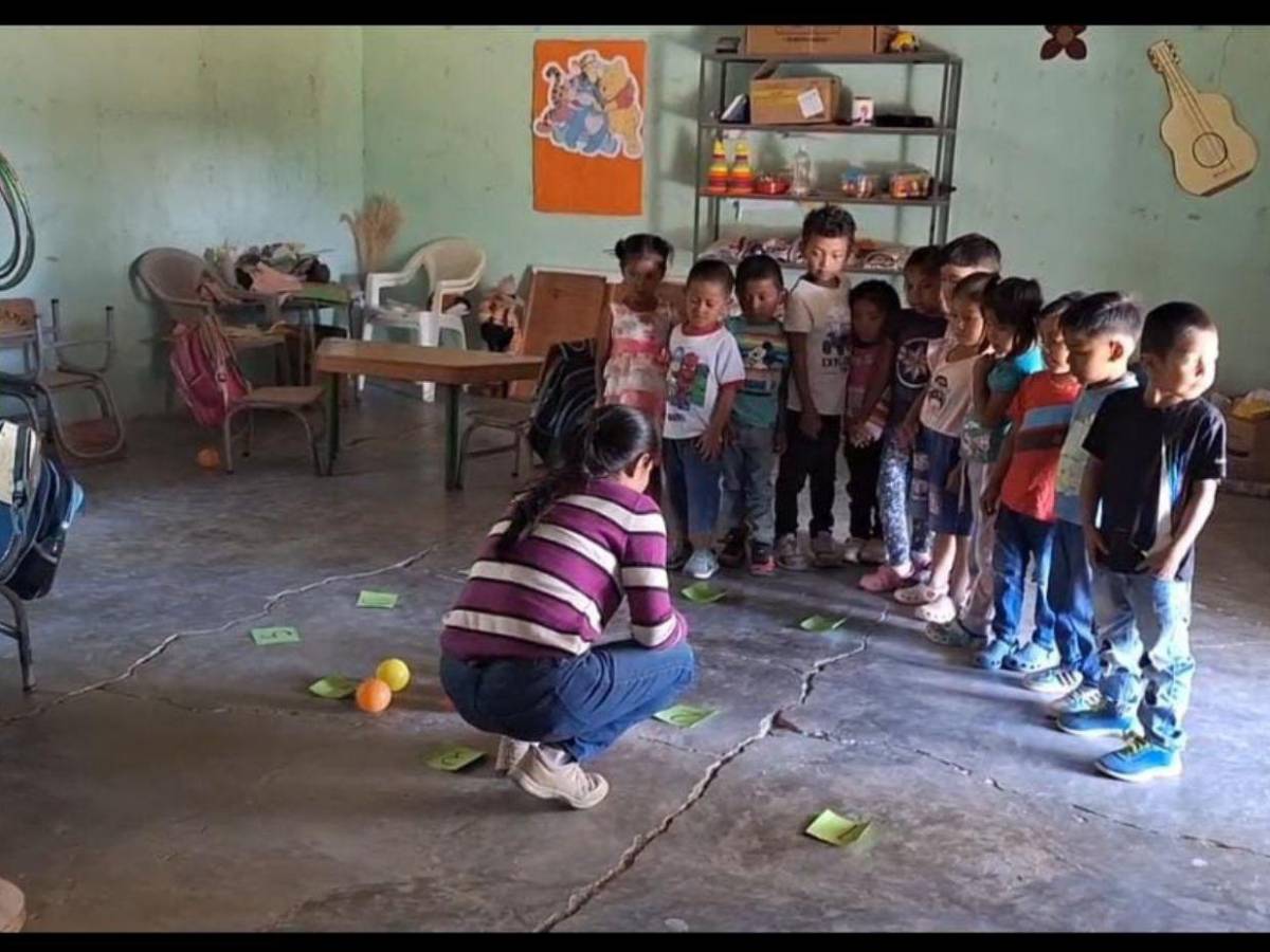 Maestra expuso precariedad educativa con pago de L1,000 al mes: Carmen habló por todas