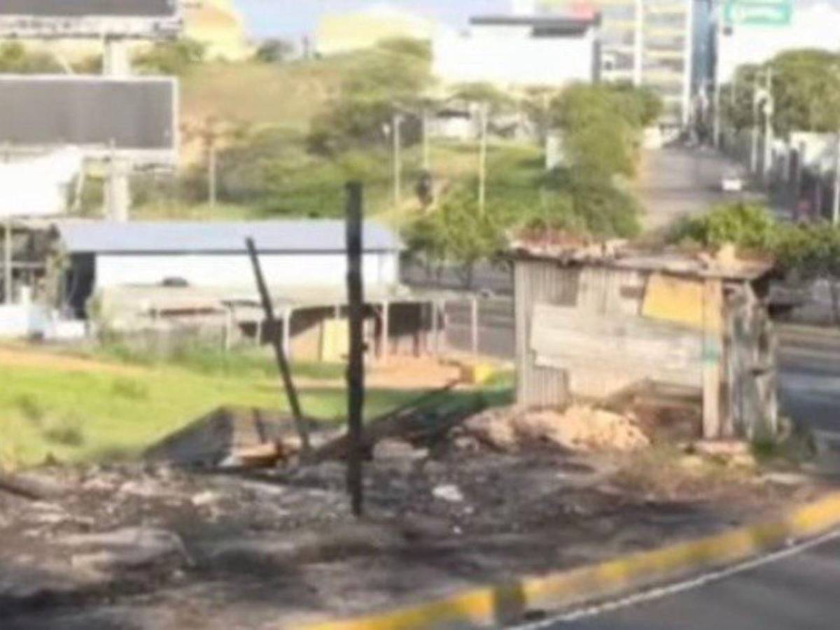 “Le metieron fuego: incendio arrasa con 15 negocios en la Nueva Suyapa, Tegucigalpa