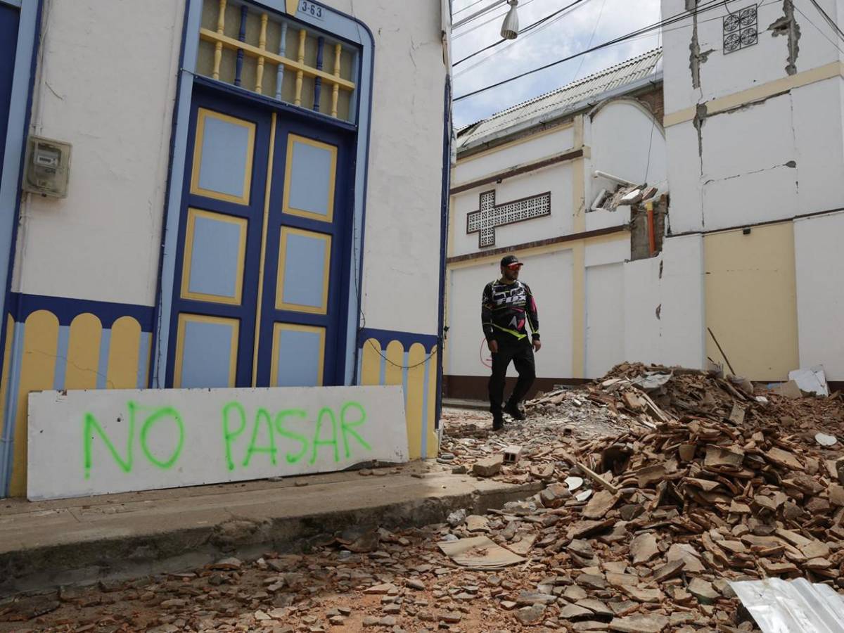 El Cairo, Colombia, pueblo destruido por terremoto se resiste a perder la esperanza