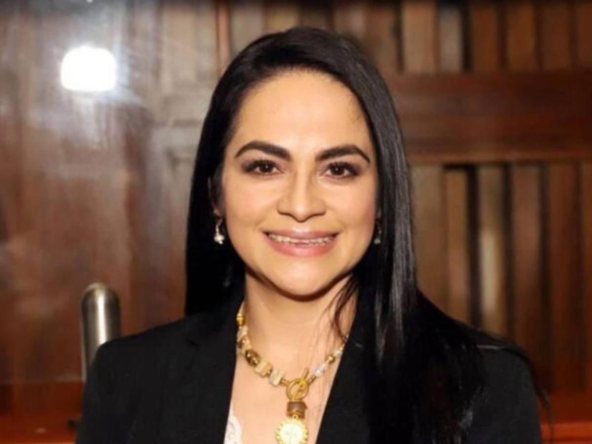 Se comunicaba con ministros y diputados suplantando identidad: caso de Corazón de María Bocanegra