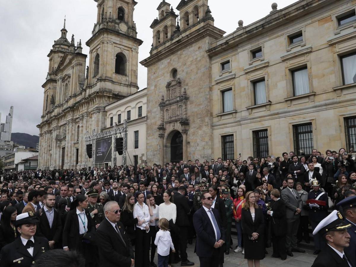 Petro no asiste a funeral de Uribe Turbay y lo llama ‘Mario’ durante minuto de silencio
