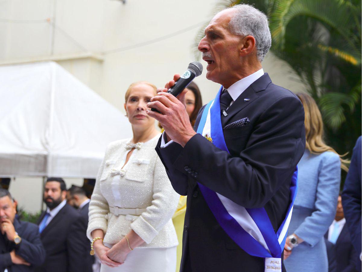 ¿Cuál es el detalle especial que lleva la banda presidencial de Nasry Asfura?