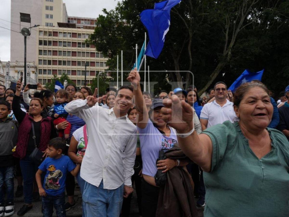 Simpatizantes llenan el centro de Tegucigalpa por investidura de Nasry Asfura