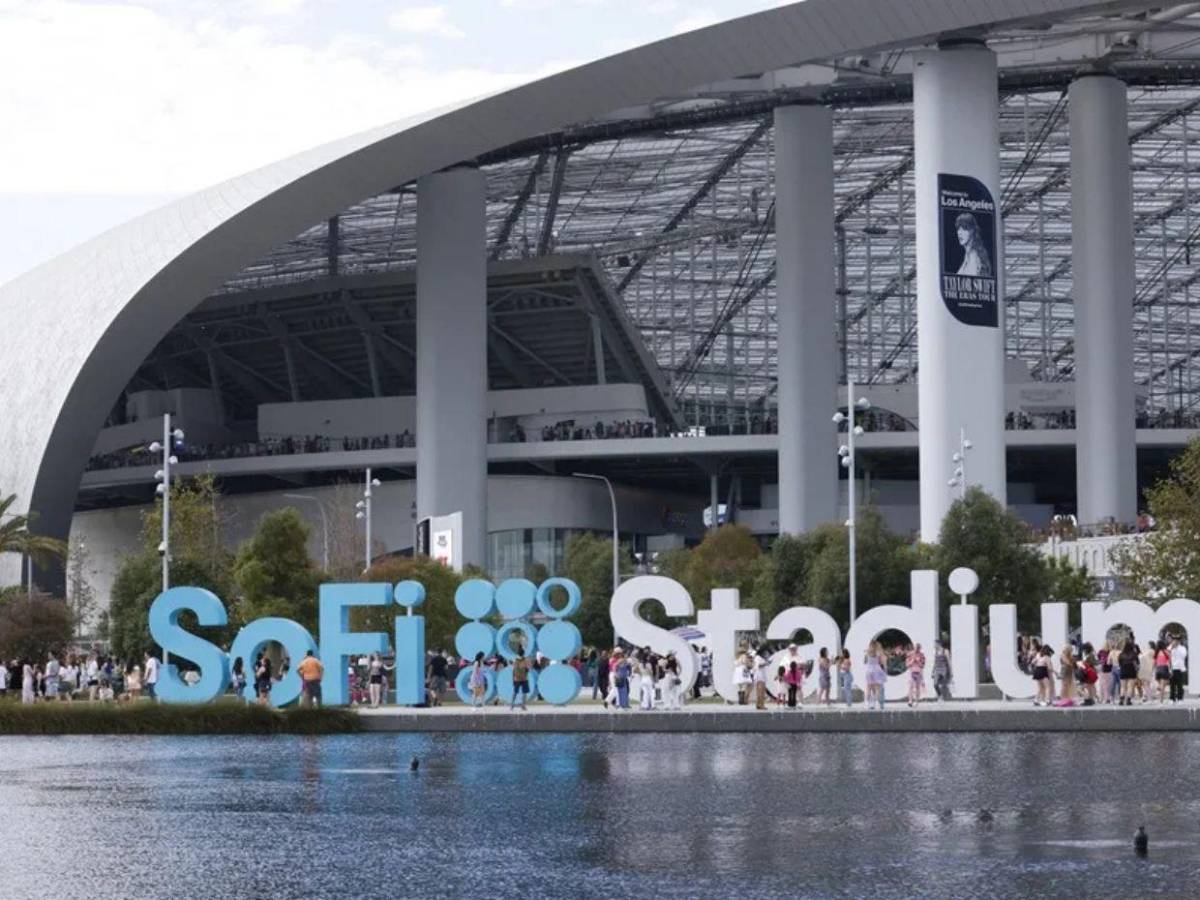 Trabajadores del estadio más caro del Mundial amenazan con huelga por redadas del ICE