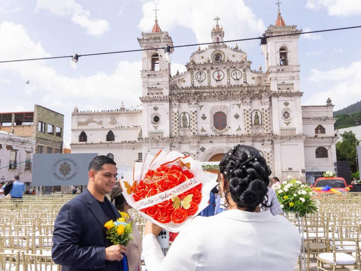 Más que romance: así vivieron su gran día las parejas en las bodas gratis de la capital