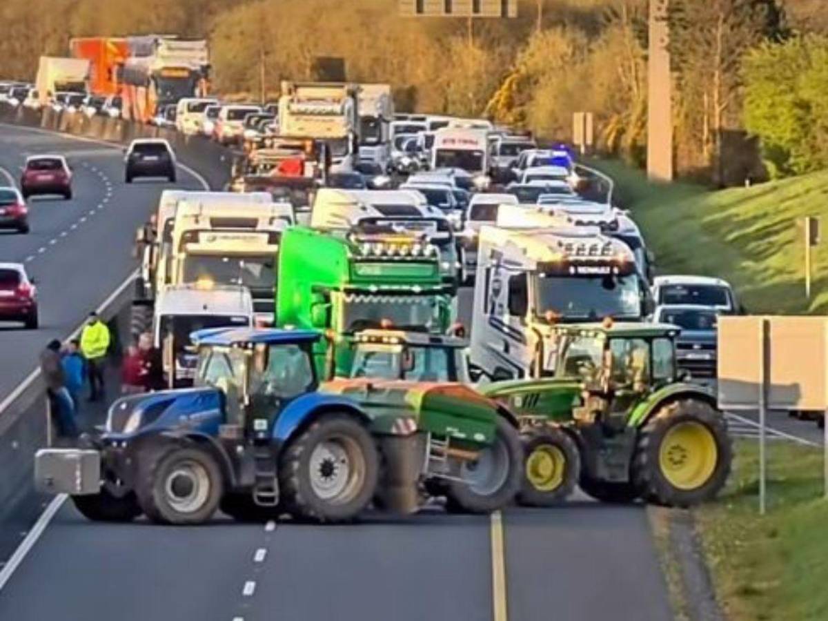 Bloqueos y caos vial en Dublín por alza en combustibles