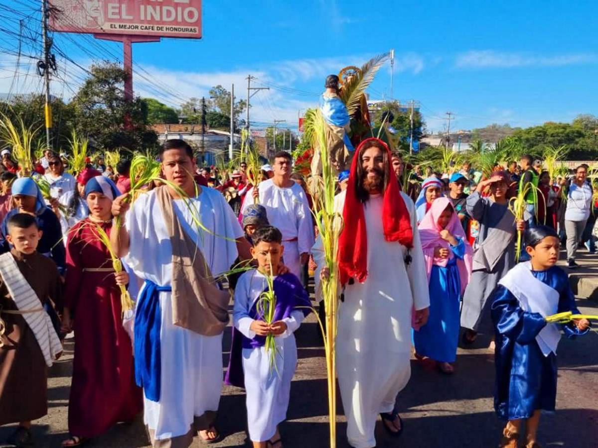 Bendito el que viene en nombre del Señor, así celebró Domingo de Ramos la iglesia El Calvario de Villa Adela Bendito el que viene en nombre del Señor, así celebró Domingo de Ramos la iglesia El Calvario de Villa Adela