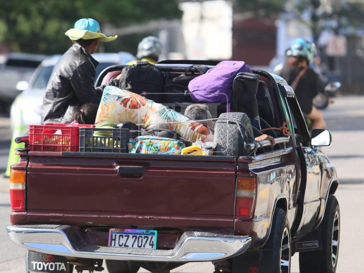 Algunos hasta guindados: así fueron captados viajeros en salida al sur tras Semana Santa
